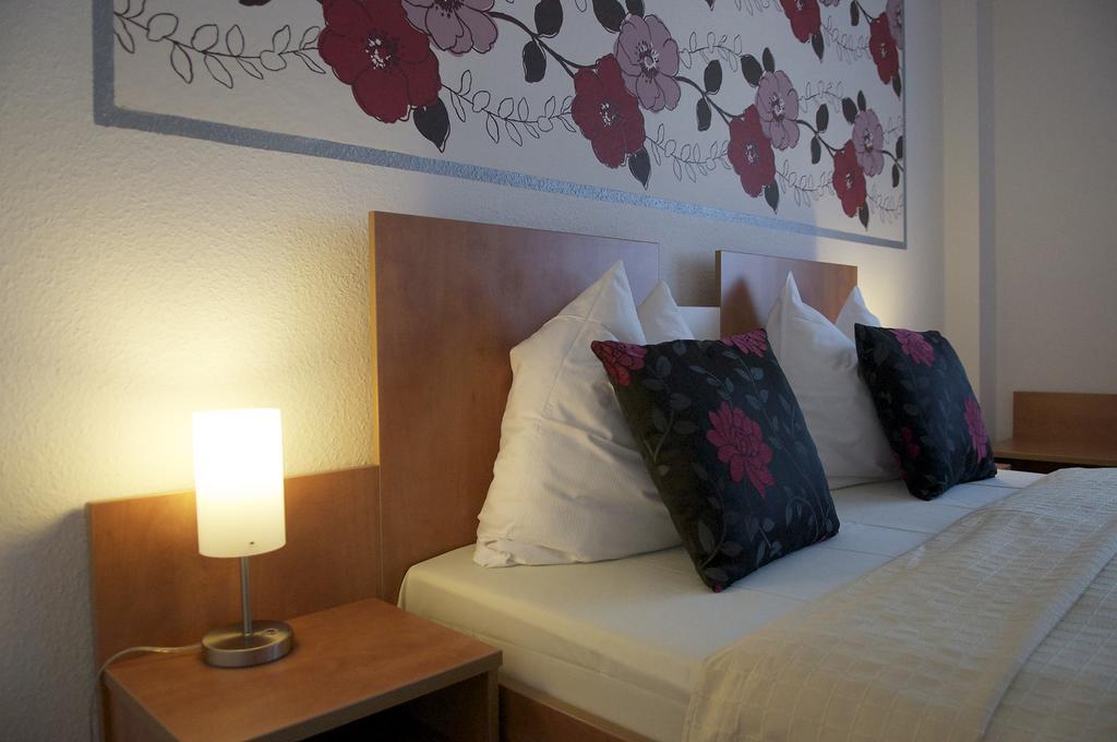 Hotel Vier Loewen Traben-Trarbach Quarto foto