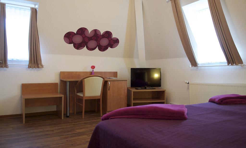 Hotel Vier Loewen Traben-Trarbach Quarto foto