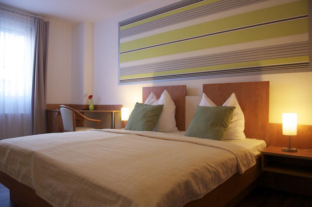 Hotel Vier Loewen Traben-Trarbach Quarto foto