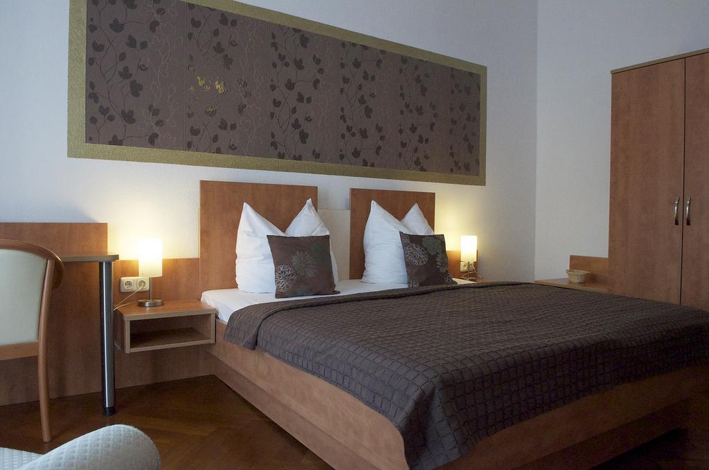 Hotel Vier Loewen Traben-Trarbach Quarto foto