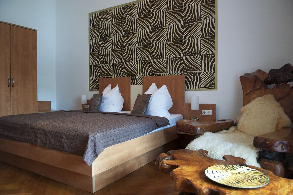 Hotel Vier Loewen Traben-Trarbach Quarto foto